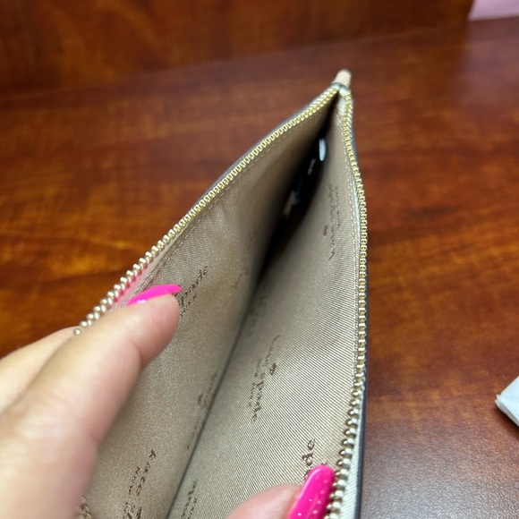 Kate Spade Beige Wristlet L Zip Wallet NWT - Picture 3 of 5